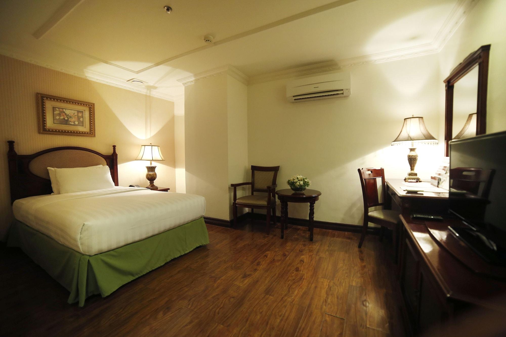 Villa Caceres Hotel Нага Экстерьер фото