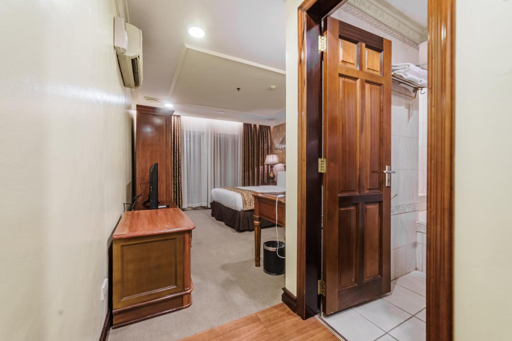 Villa Caceres Hotel Нага Экстерьер фото