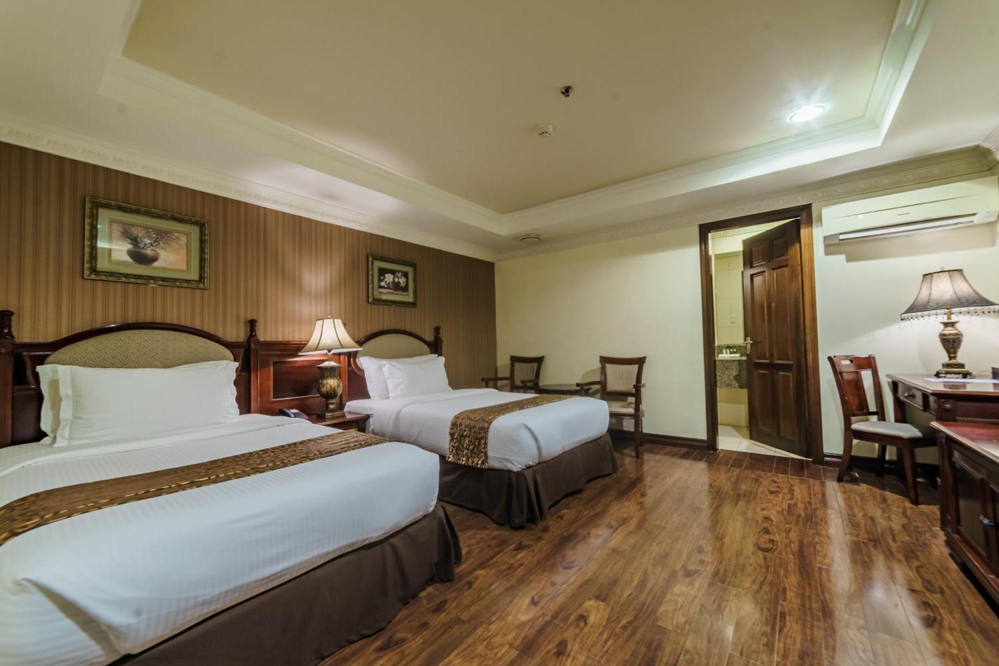 Villa Caceres Hotel Нага Экстерьер фото
