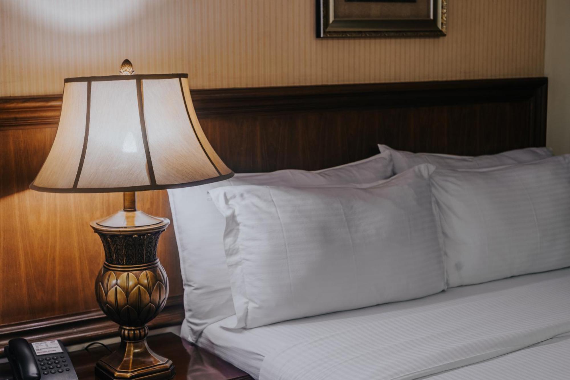 Villa Caceres Hotel Нага Экстерьер фото