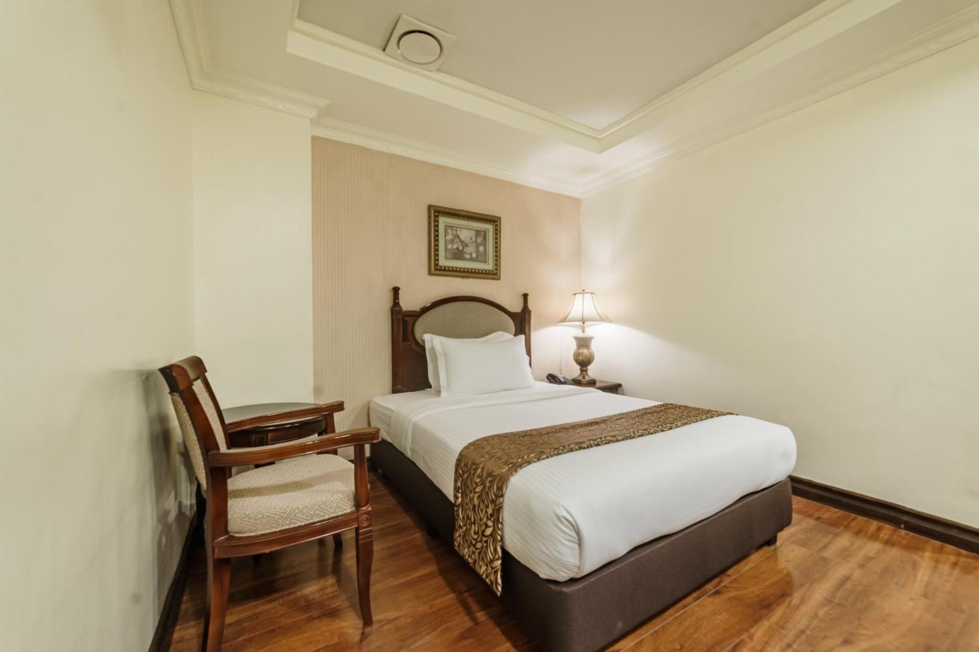 Villa Caceres Hotel Нага Экстерьер фото