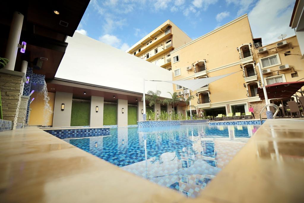 Villa Caceres Hotel Нага Экстерьер фото